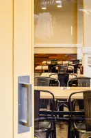 옐로우 컬러의 빈티지 카페, 피치스프링스